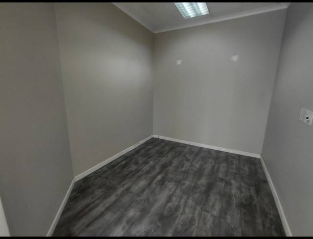 146M² OFFICE TO LET IN BRYANSTON